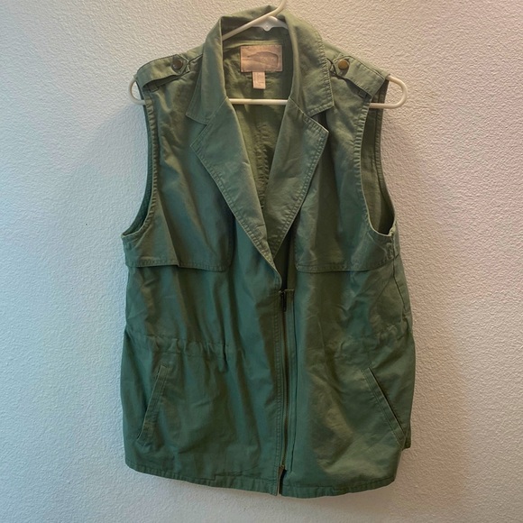 Forever 21 green utility vest. - Picture 3 of 8